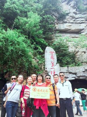 张家界旅游不跟团,找个当地自由行美女导游吧