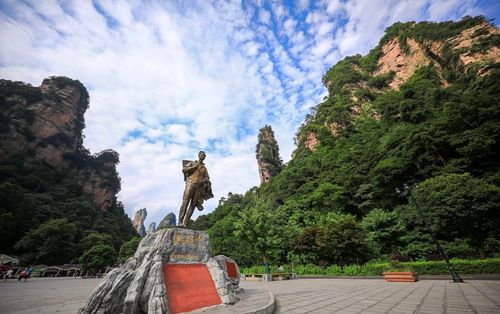 去张家界旅游需要请导游吗 怎样找到正规靠谱导游