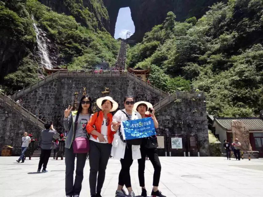 张家界当地导游服务大峡谷天门山凤凰古城路线参考